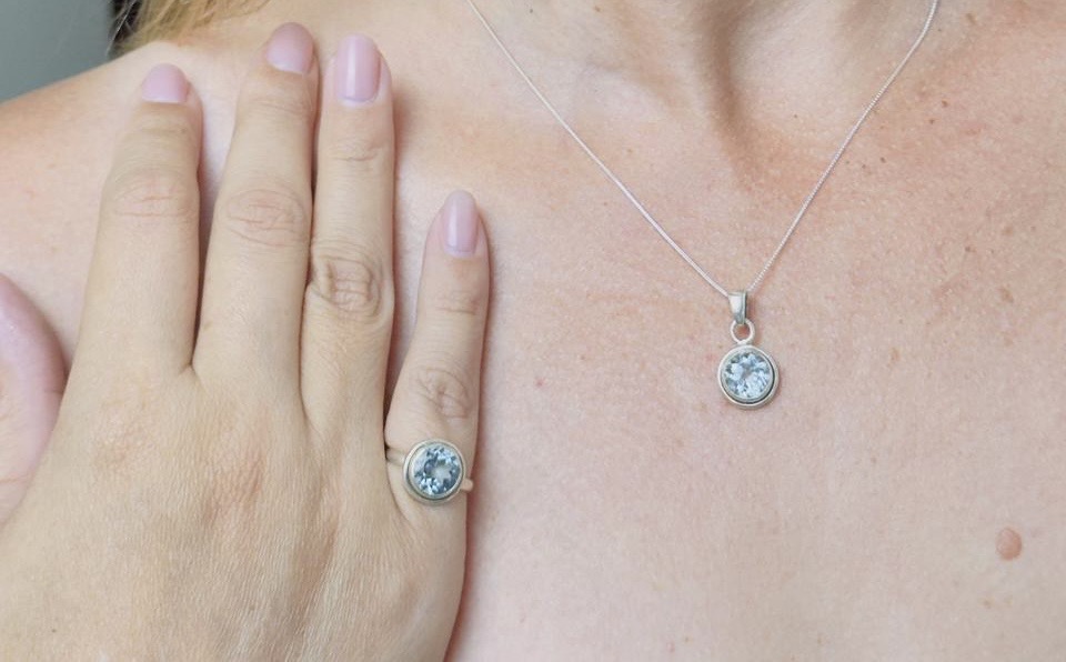 ANEL BOHO COM TOPÁZIO AZUL EM PRATA 925